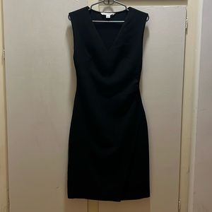 DVF Diane Von Furstenburg Chic
Megan black v-neck midi dress 6